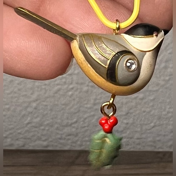 HALLMARK NEW 2011 BLACK- CAPPED CHICKADEE MINIATURE Christmas Ornament - Picture 6 of 8